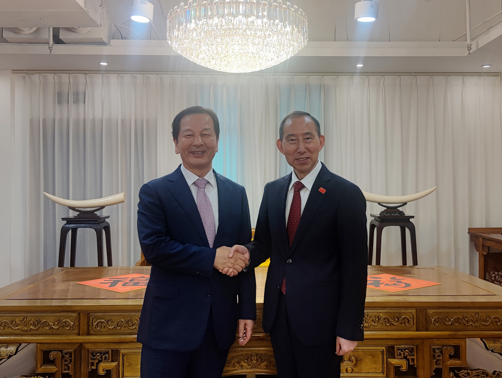 龙宇翔与韩国鲜文大学校长黄善祚亲切会见_深圳新闻网