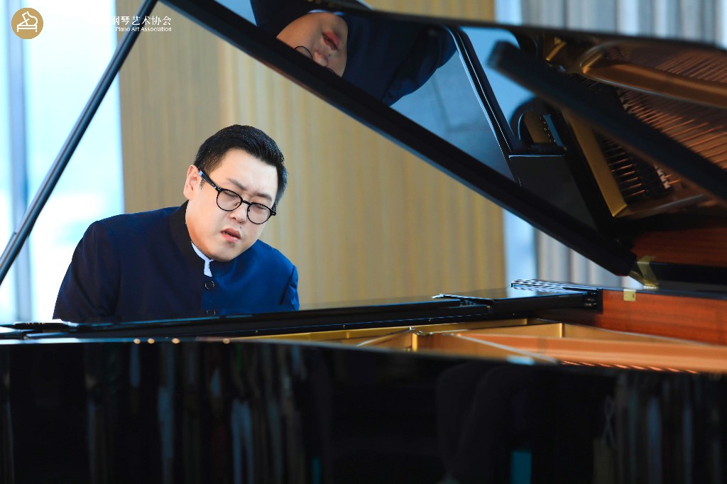 用爱点亮阳光营养工程王淼中国钢琴作品音乐会在深举行