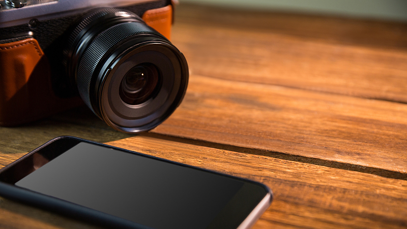 非法改装偷拍设备最常用到手机 记者“卧底”调查！