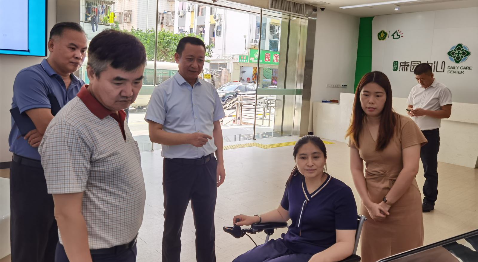 湖南省残联考察团到宝安实地考察残疾人托养工作