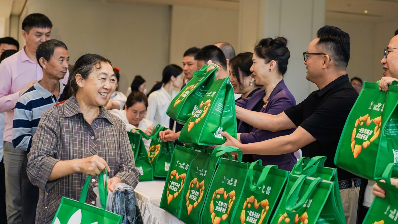 余量食物礼包,还共同见证了深圳肯德基食物驿站突破100家的里程碑时刻