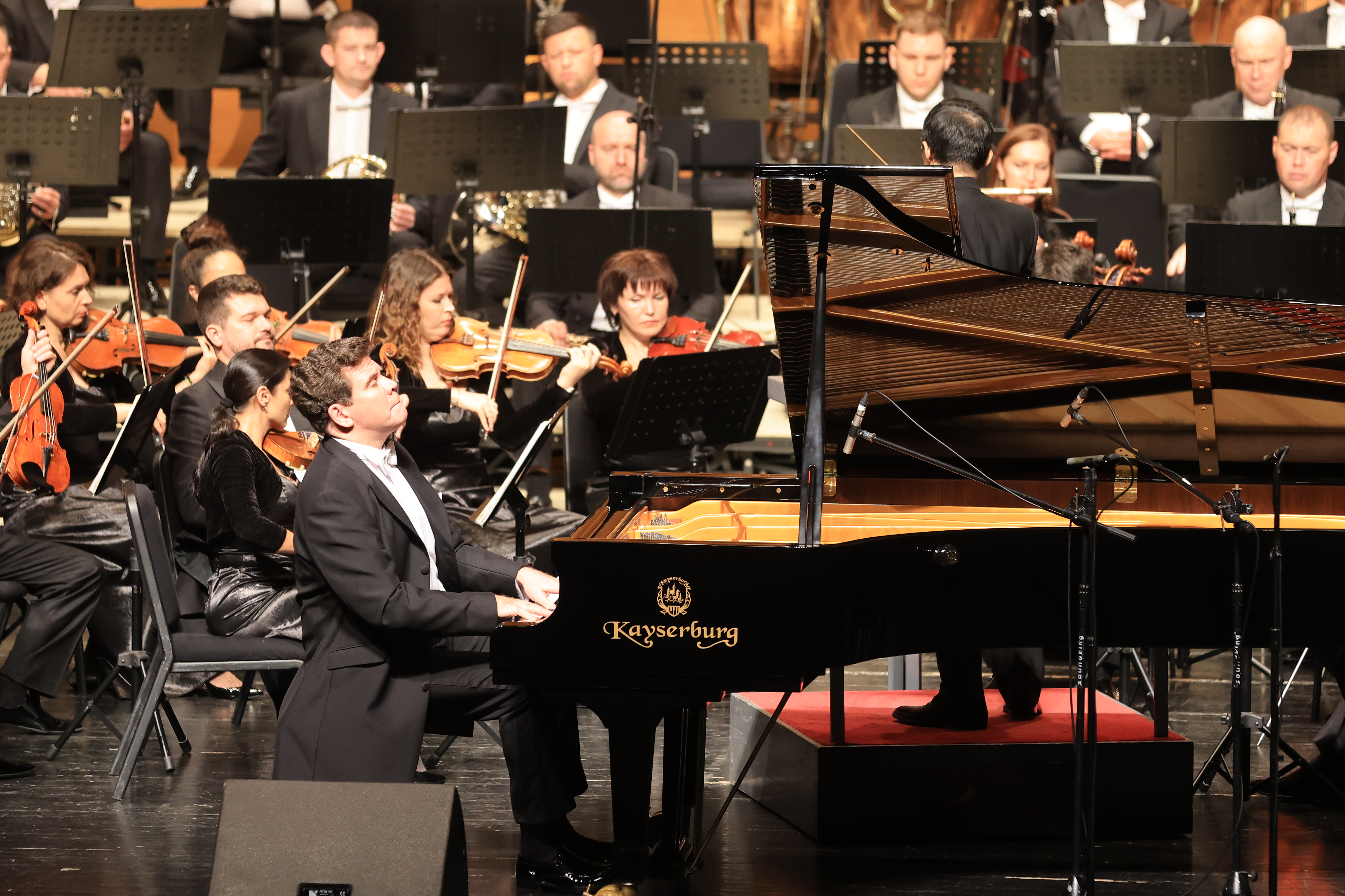 俄罗斯钢琴家马祖耶夫亮相深圳挑战5个小时音乐马拉松