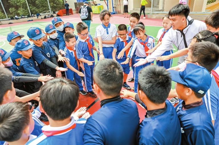 第四届海峡两岸学生棒球联赛总决赛举办校园交流活动5年前种的树结出