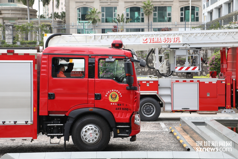 云梯车也来了深圳报业集团举行消防疏散逃生灭火演习组图