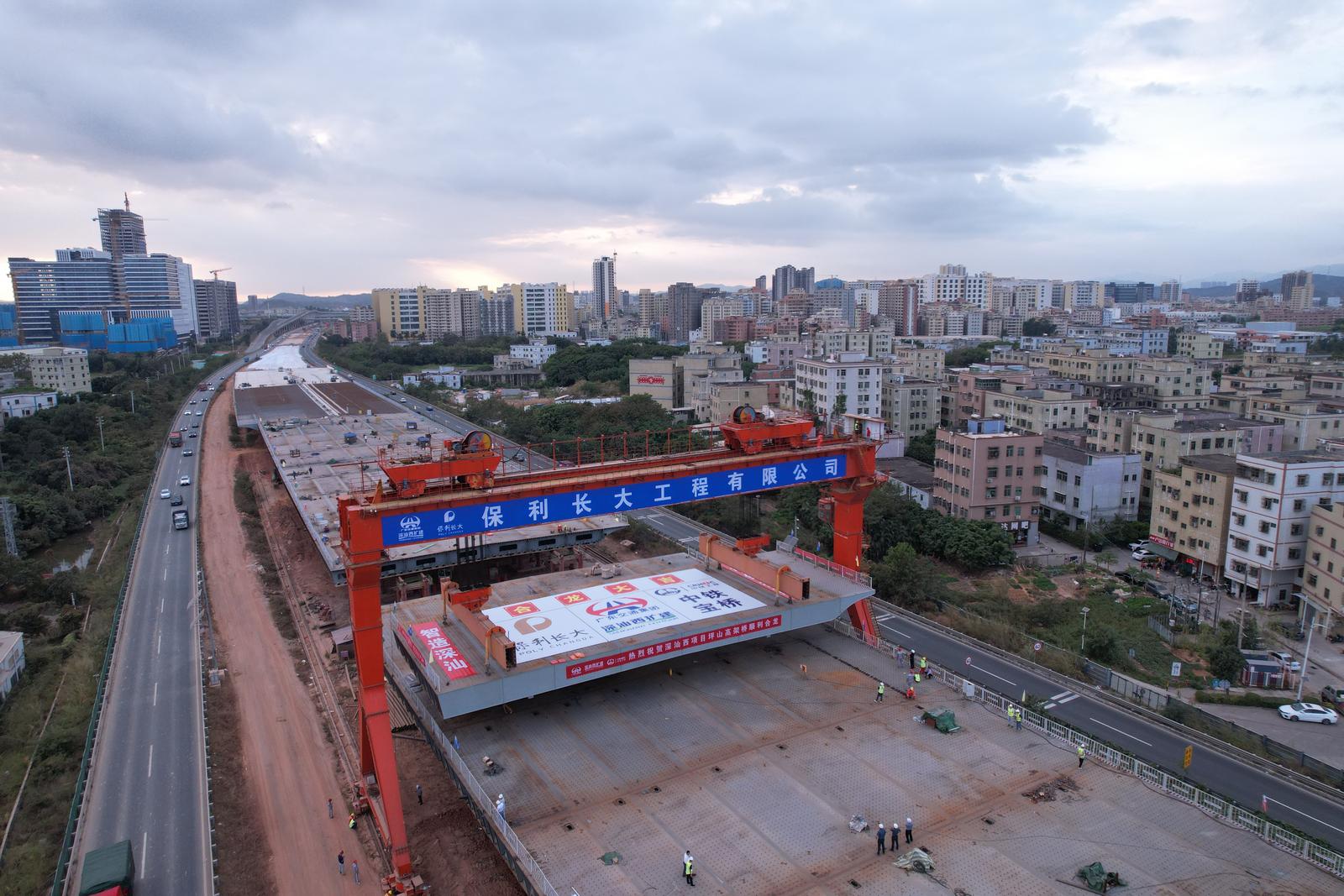 深汕西改扩建项目坪山高架桥顺利合龙_深圳新闻网