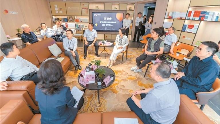 市政协推动委员联系界别群众工作常态化长效化