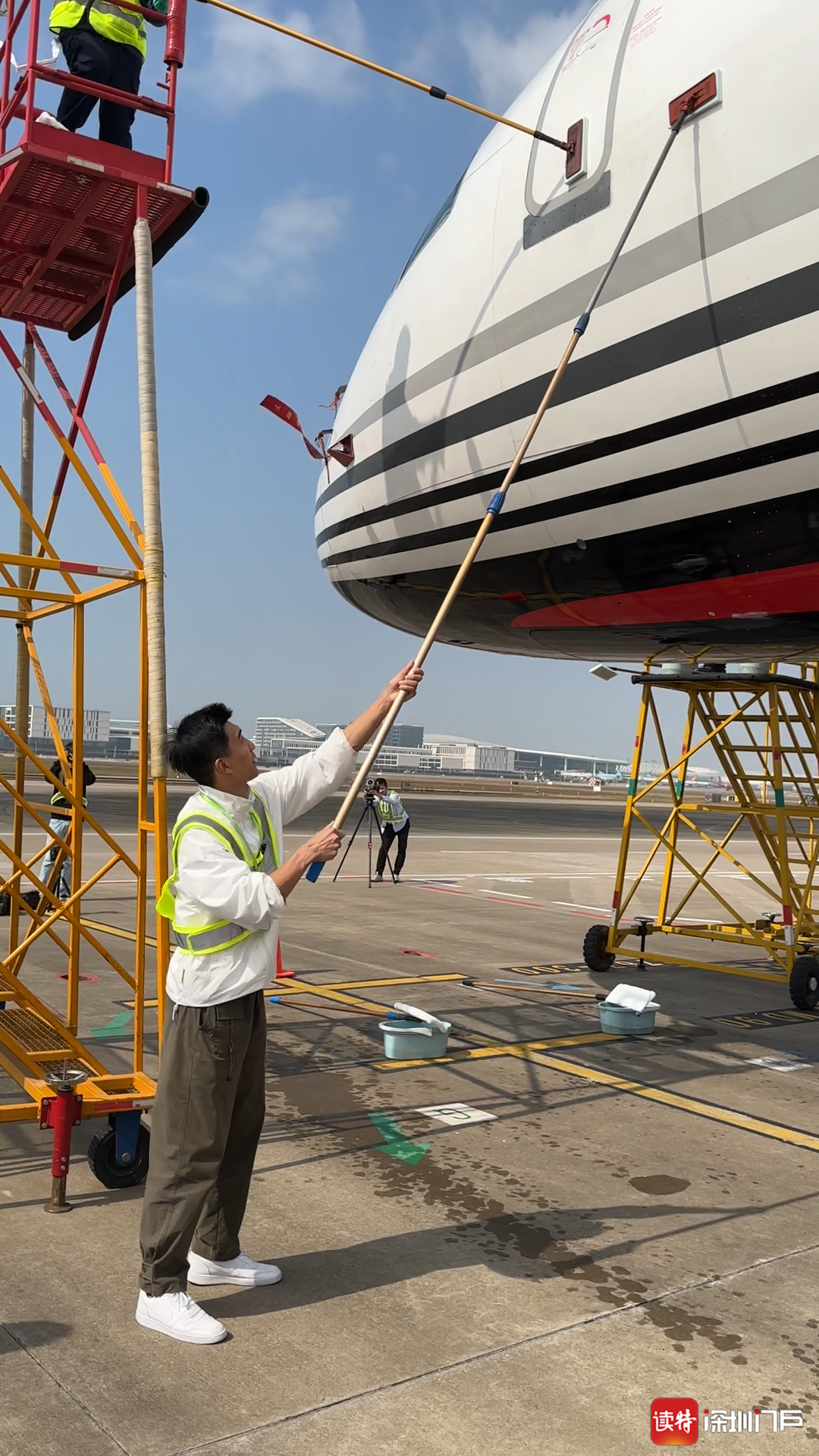 今天打的工,是"飞机搓澡工"_深圳新闻网