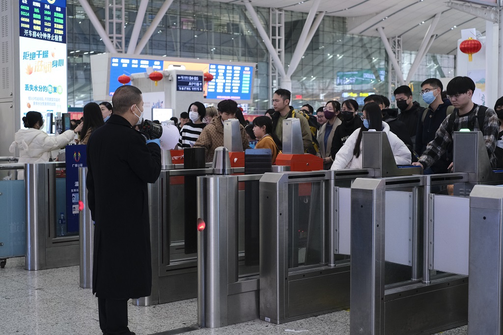深圳铁路春节前3天到发旅客超百万人次返深客流逐步回升