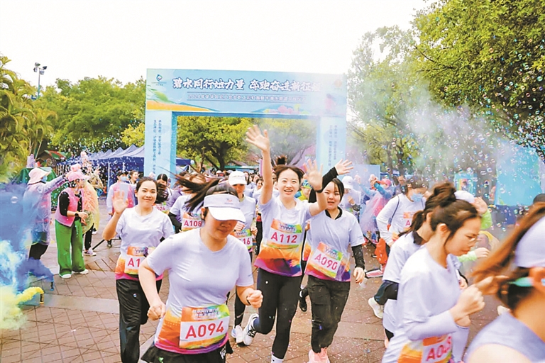 深圳首条环湖微马赛道开放500名女职工龙华牛湖水碧道开跑