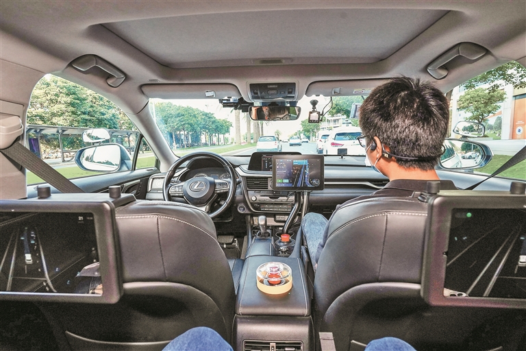 全国两会上，自动驾驶成为代表委员热议的话题 深圳智驾测试里程已开通331公里