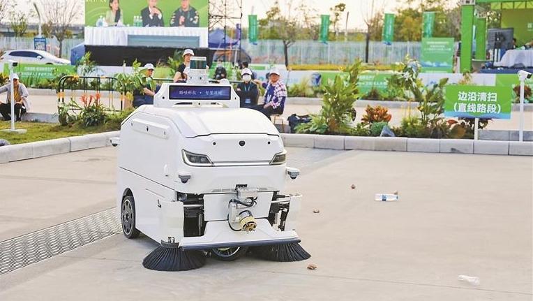 首届深圳国际人工智能环卫机器人大赛昨落幕