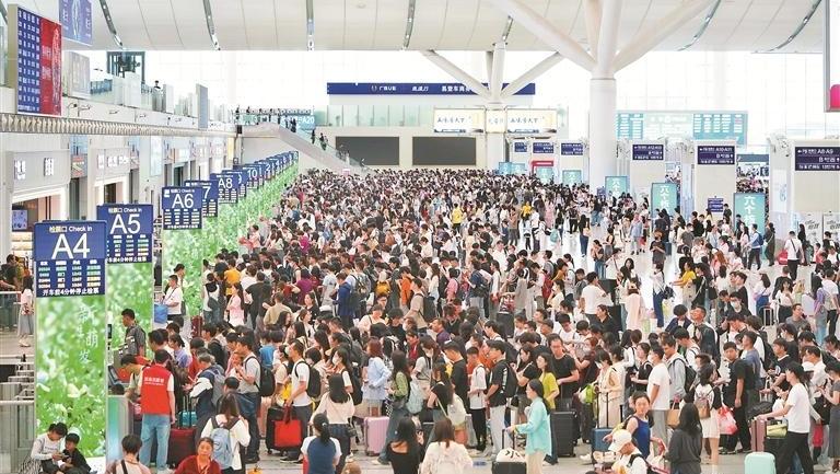 深圳铁路清明节当天到发旅客近72万人次