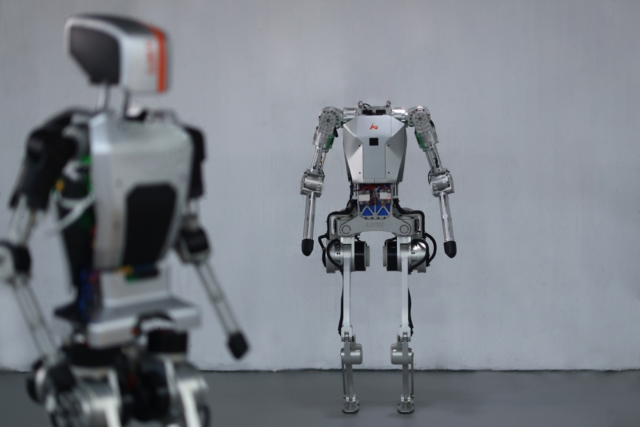 逐际动力人形机器人新进展:跑步,上楼梯