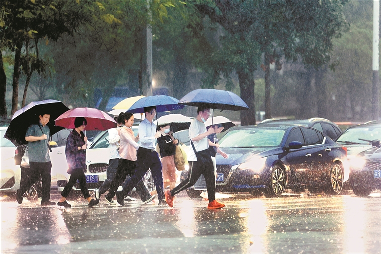 深圳发布今年首个暴雨红色预警，各区各部门全力做好防汛排涝