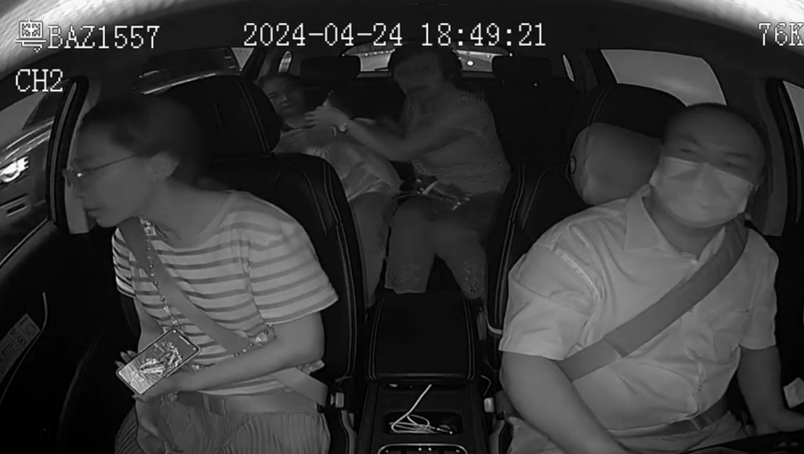 IN视频|想救人也担心违法 深圳出租车司机上演教科书式闯红灯
