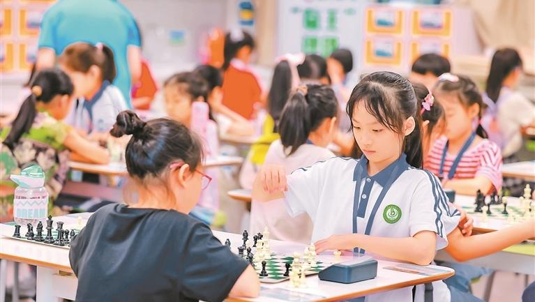 深圳市中小学生国际象棋赛 1028名小棋手燃情对弈