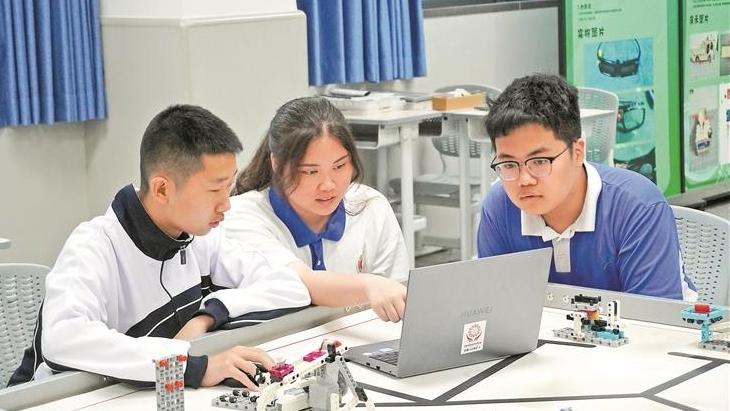 深圳中学生包揽世界机器人奥运会冠亚季军