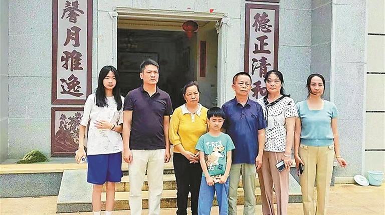深圳初中生亲历梅大高速塌方灾害，用文字记录外公下跪拦车经历
