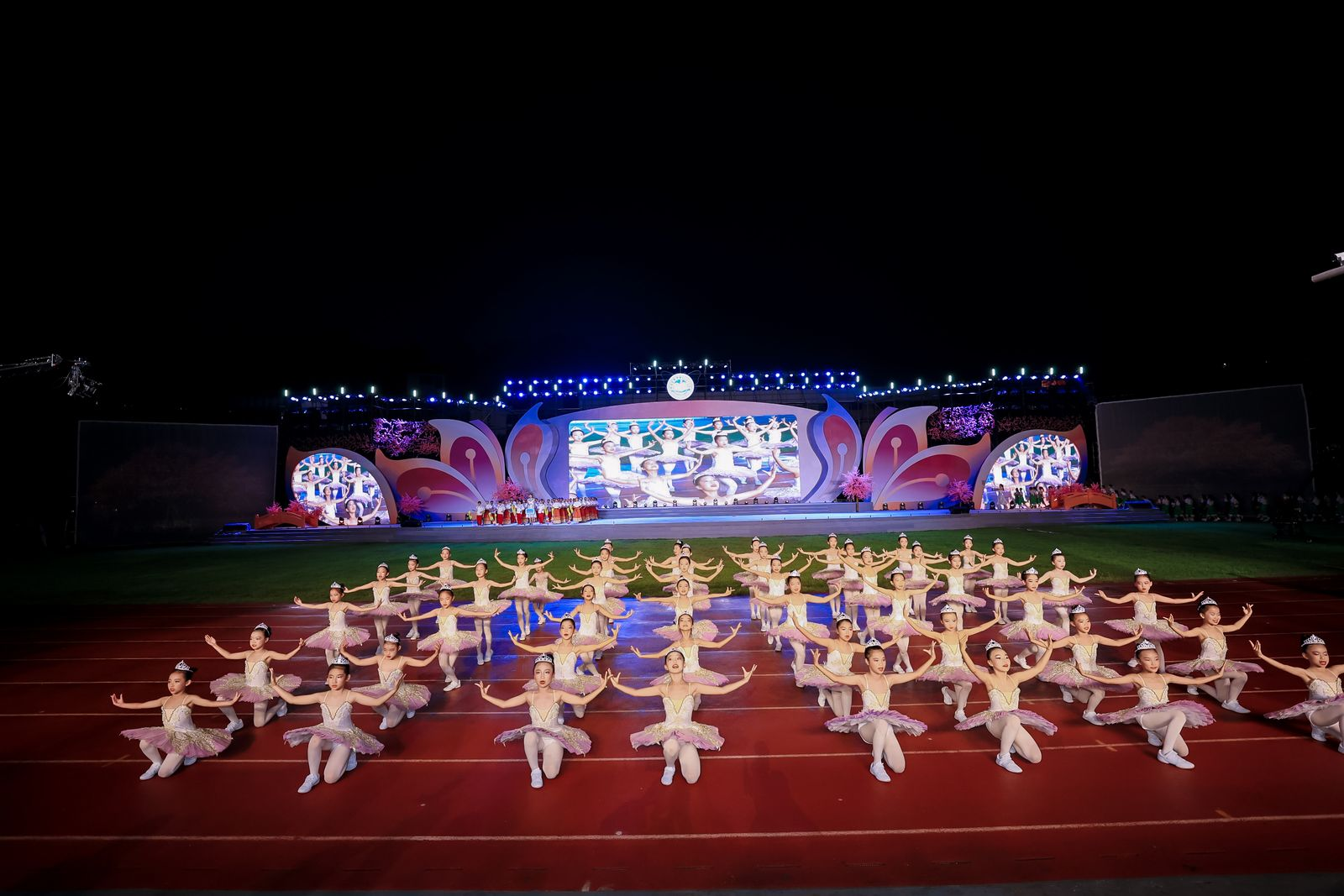 中澳实验学校2024年嘉年华系列活动开幕式精彩上演_深圳新闻网
