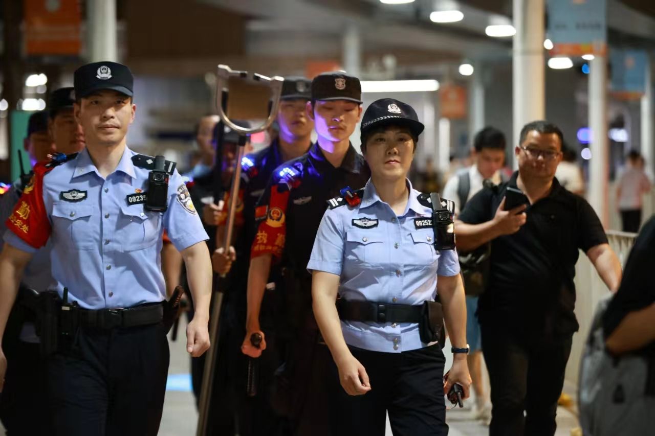 深圳铁路公安开展2024年夏夜治安巡查宣防集中统一行动