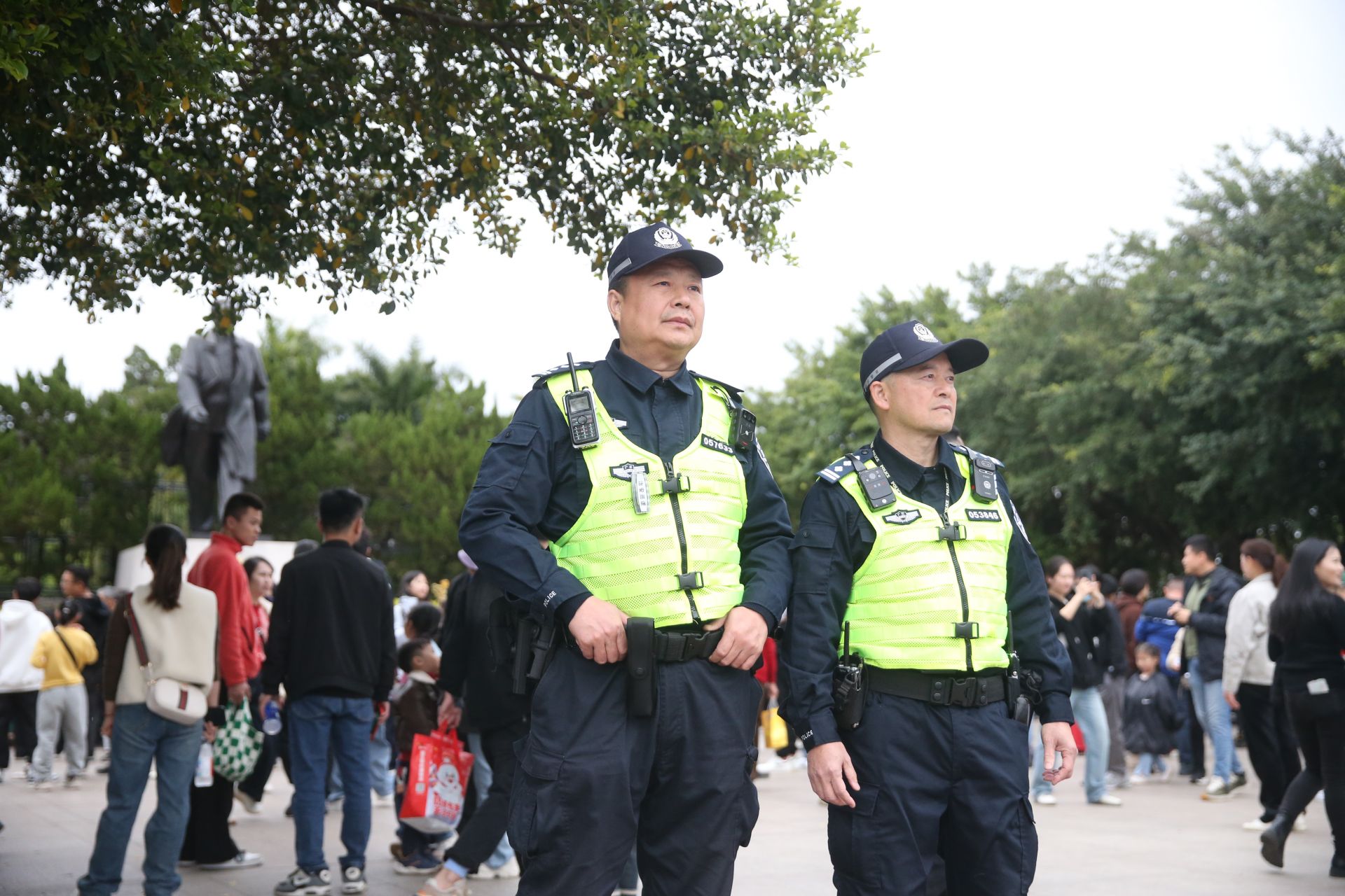 深圳公安每日1.8万警力守护蛇年春节，全市社会面平安喜庆祥和_深圳新闻网