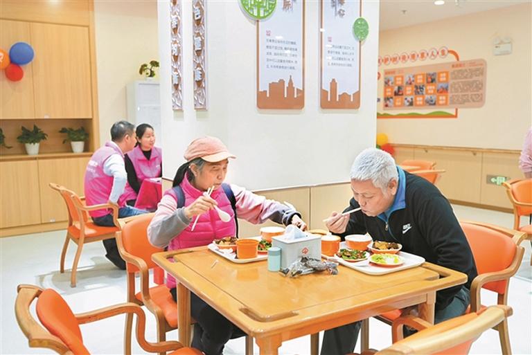 龙华区首家智慧化长者饭堂上线 居民点赞“家门口的福利”_深圳新闻网