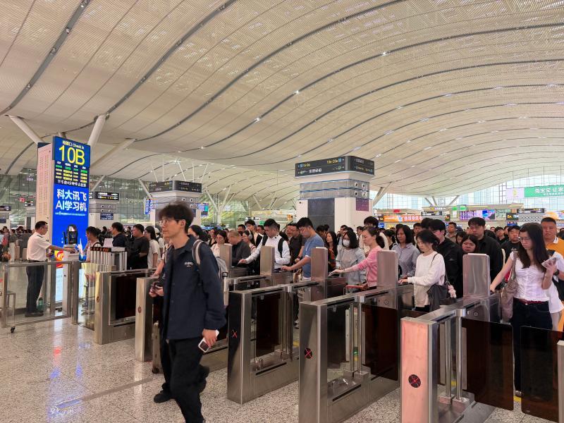 “五一”假期深圳铁路预计发送旅客363.2万人次 加开列车1176列