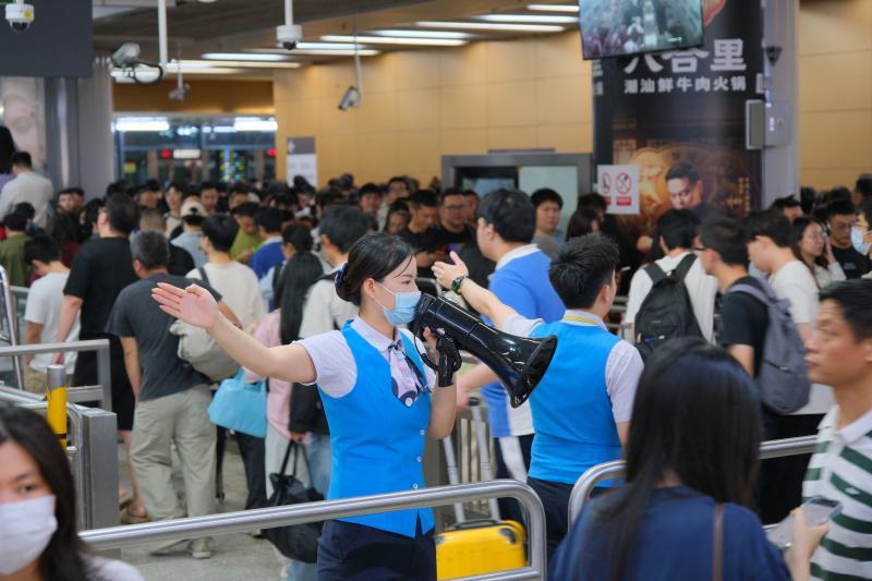 “五一”深圳地铁客流连续两日突破1100万 8号线大增30.9%