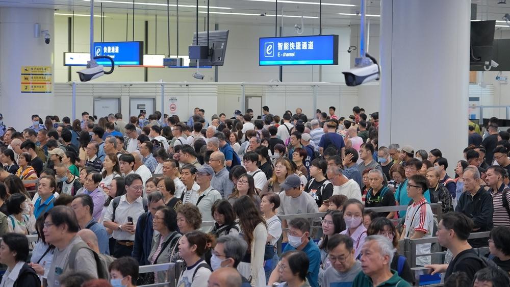 驾车跨境游成新增长点 这个“五一”莲塘边检站保障46万人次跨境畅游