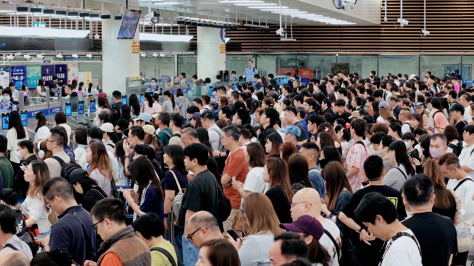 “五一”假期 皇岗、福田口岸出入境人员134.4万人次