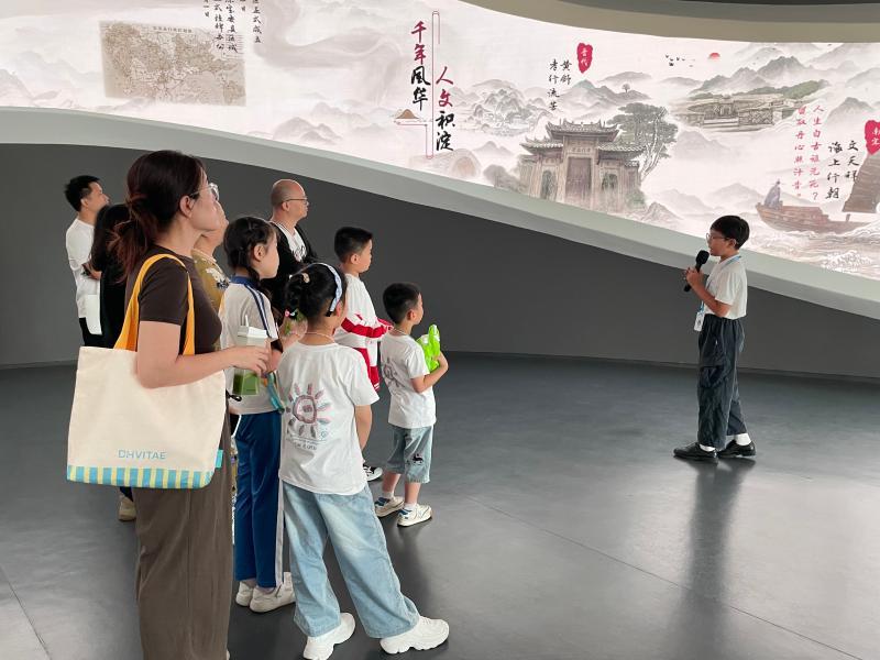 “城市代言”志愿讲解之城展馆讲解活动.jpg