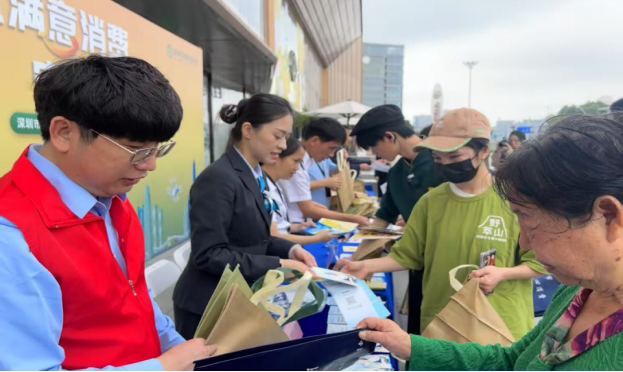 农行深圳分行多场景落地反假货币宣传
