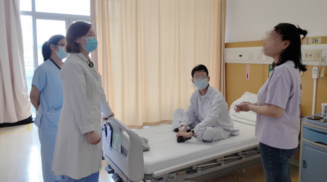 罹患克罗恩病被迫休学 港大深圳医院个体化治疗助学子重返校园