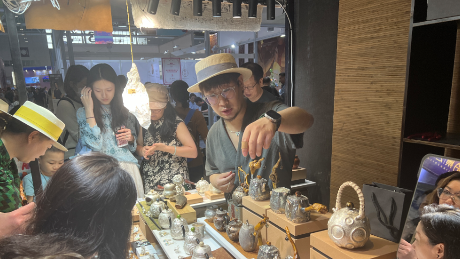 文博会全球工艺品展区：荟萃万国匠心，共绘文明交融画卷