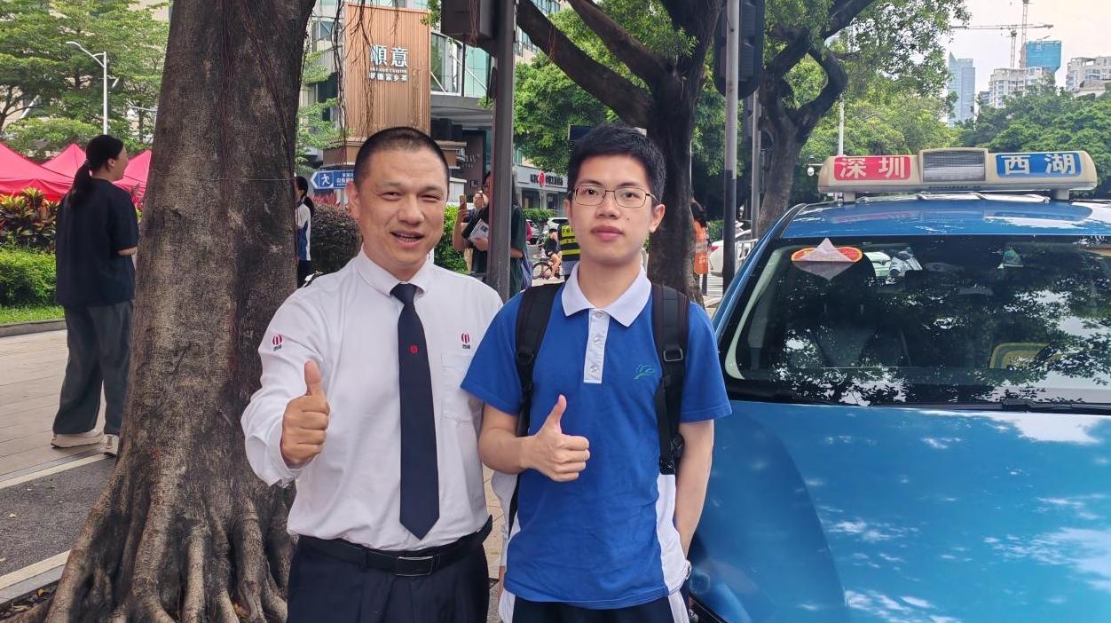 深圳“的哥”谭继华的八年送考路