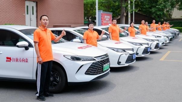 全国百城网约车司机师傅参与 “滴滴爱心送考”车队护航考生追梦路