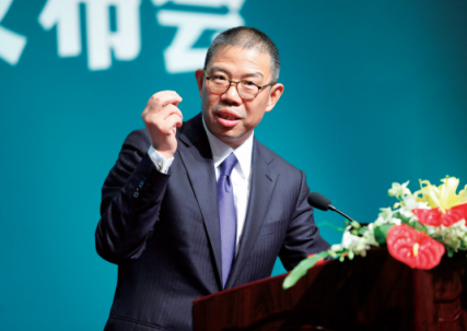 钟睒睒不再低调 ：东方树叶卖爆，农夫山泉扳回一局
