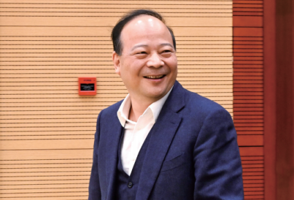 曾毓群 ：全球每10块动力电池， 4块来自宁德时代