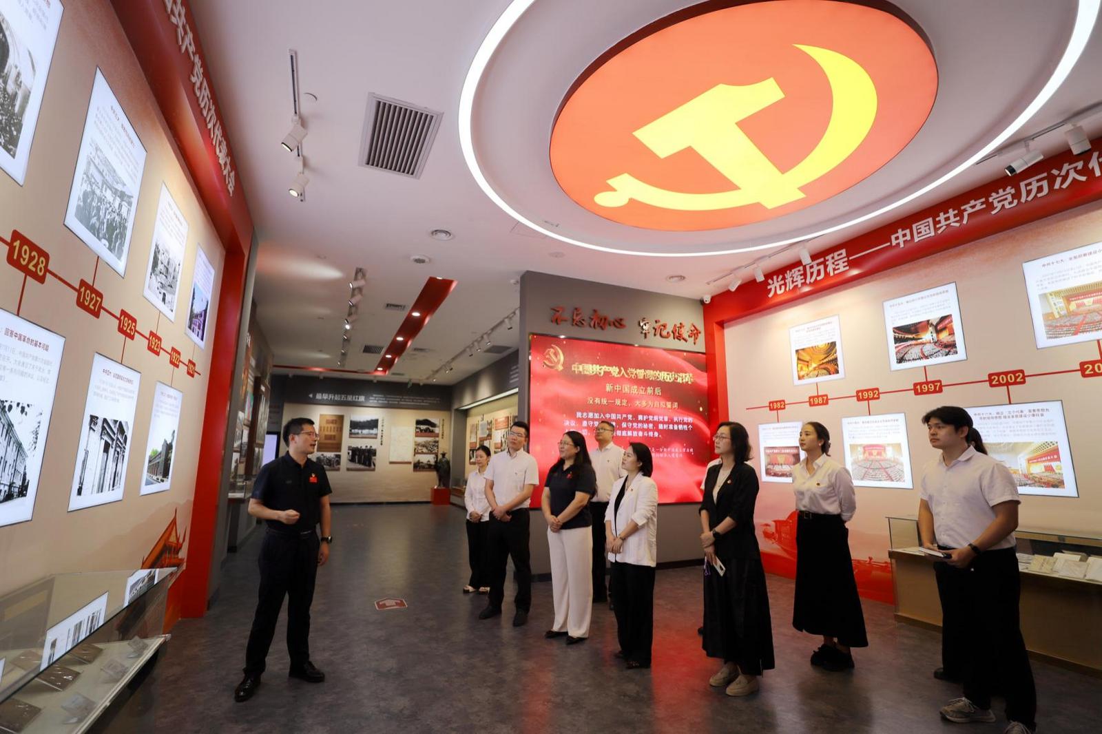 三重答卷，校企共庆建党105周年