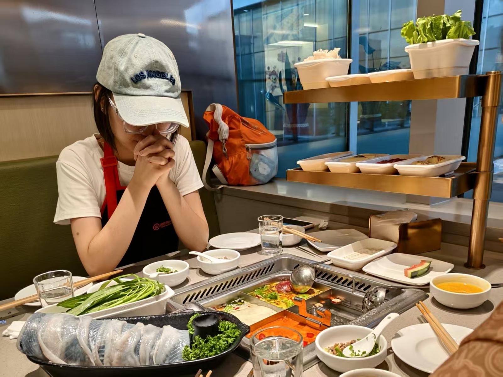 消费观察 | 从“许愿池”到“画板”：年轻人缘何为“好彩头”买单？