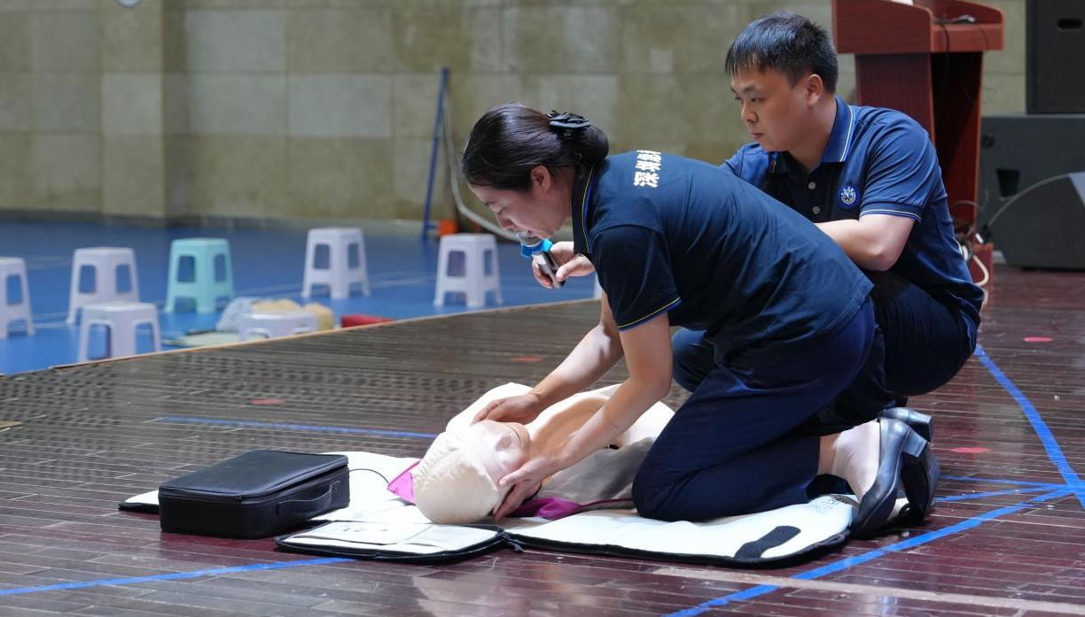 守护生命 “救”在身边 港中深基础教育集团举办第一届班主任与体育教师应急救护技能培训活动