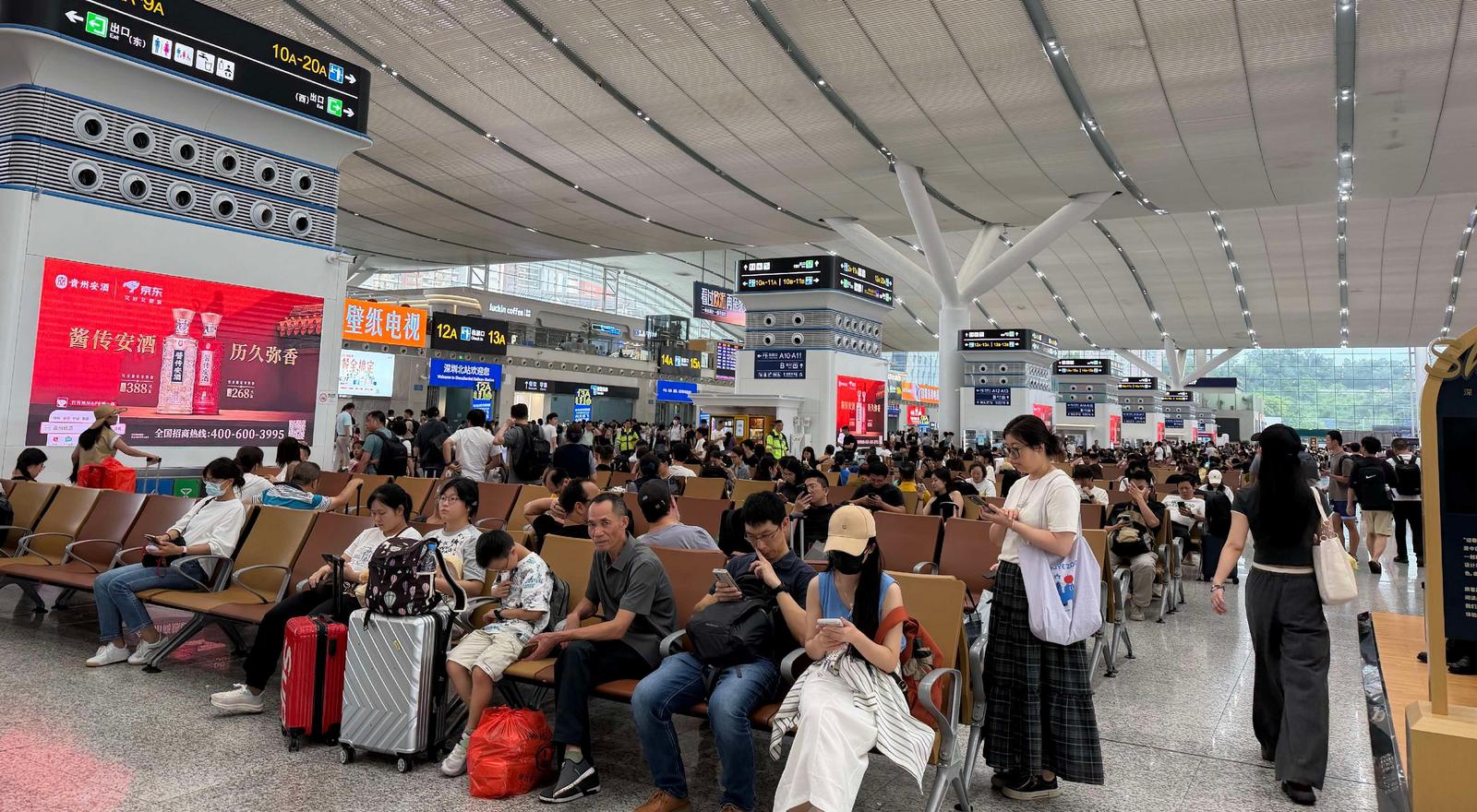 暑运前10天深圳铁路发送旅客243.67万人次 学生暑期出游客流增多
