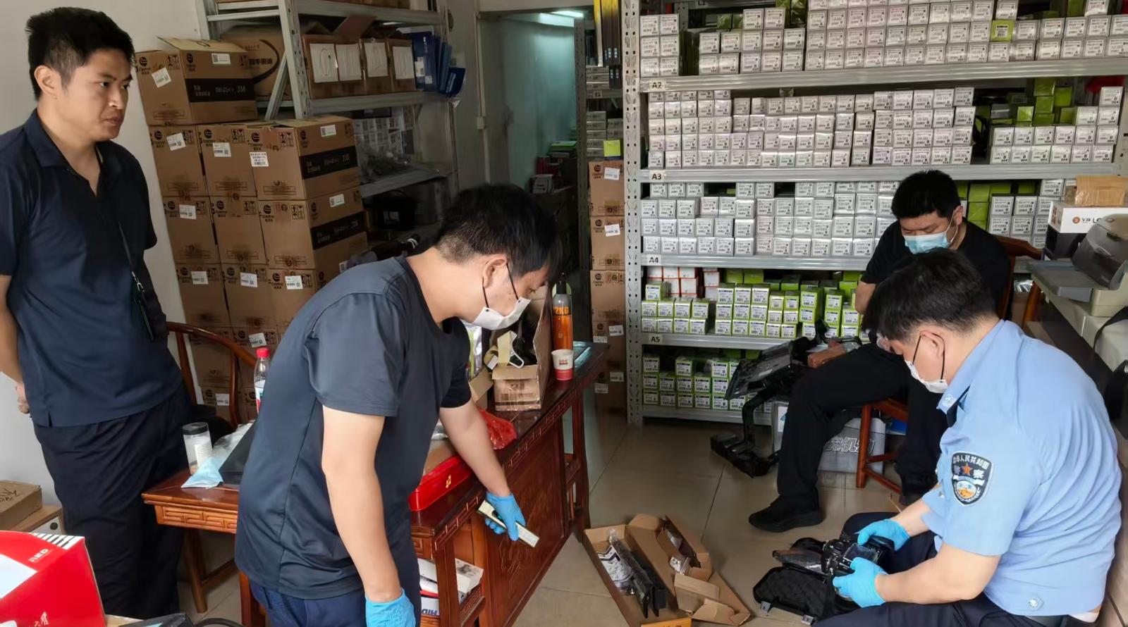 深圳公安跨省市打掉3个售卖铅弹模具团伙 抓获嫌疑人28人，缴获各式气动力、仿真枪支19支