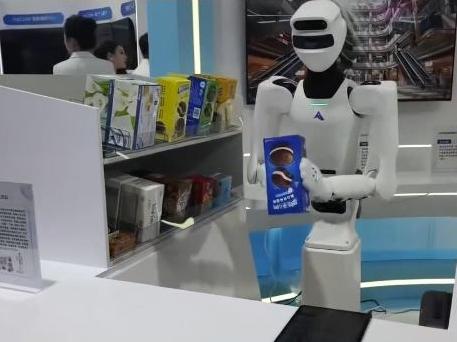 机器人卖货、抓药、迎宾？深圳机器人落地多个应用场景