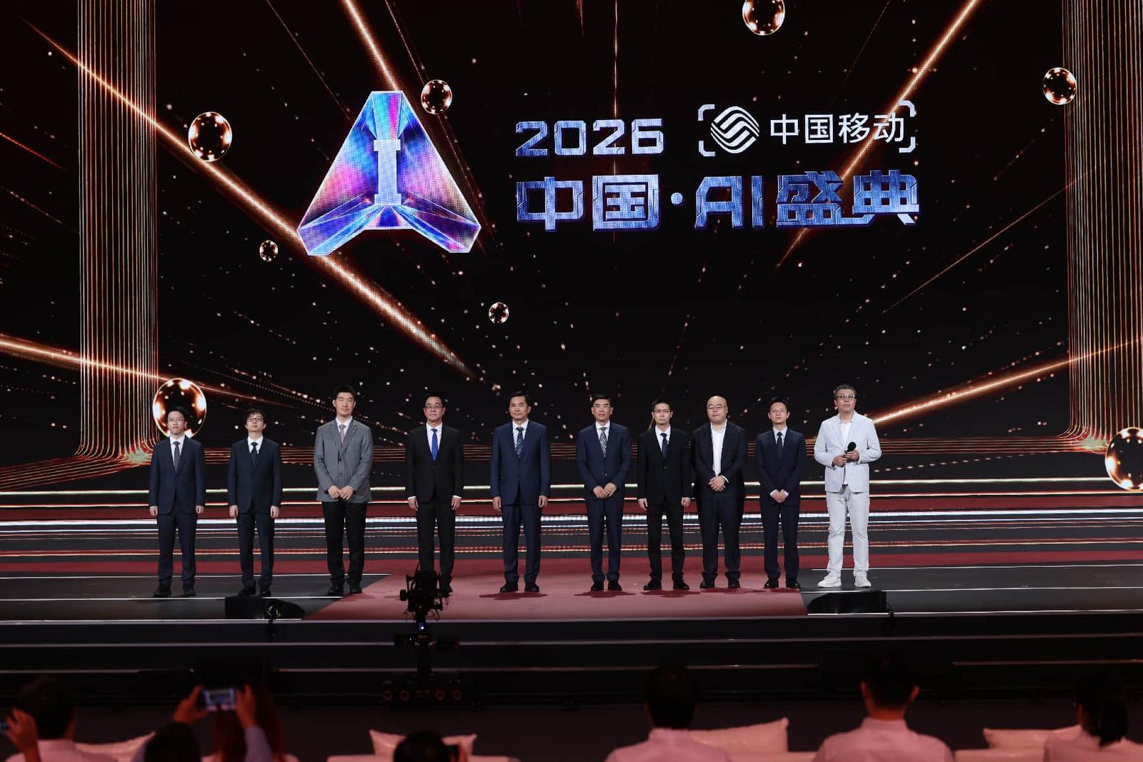 “2026年度AI人物”揭晓，深企雷鸟创新李宏伟成智能眼镜赛道唯一获奖者