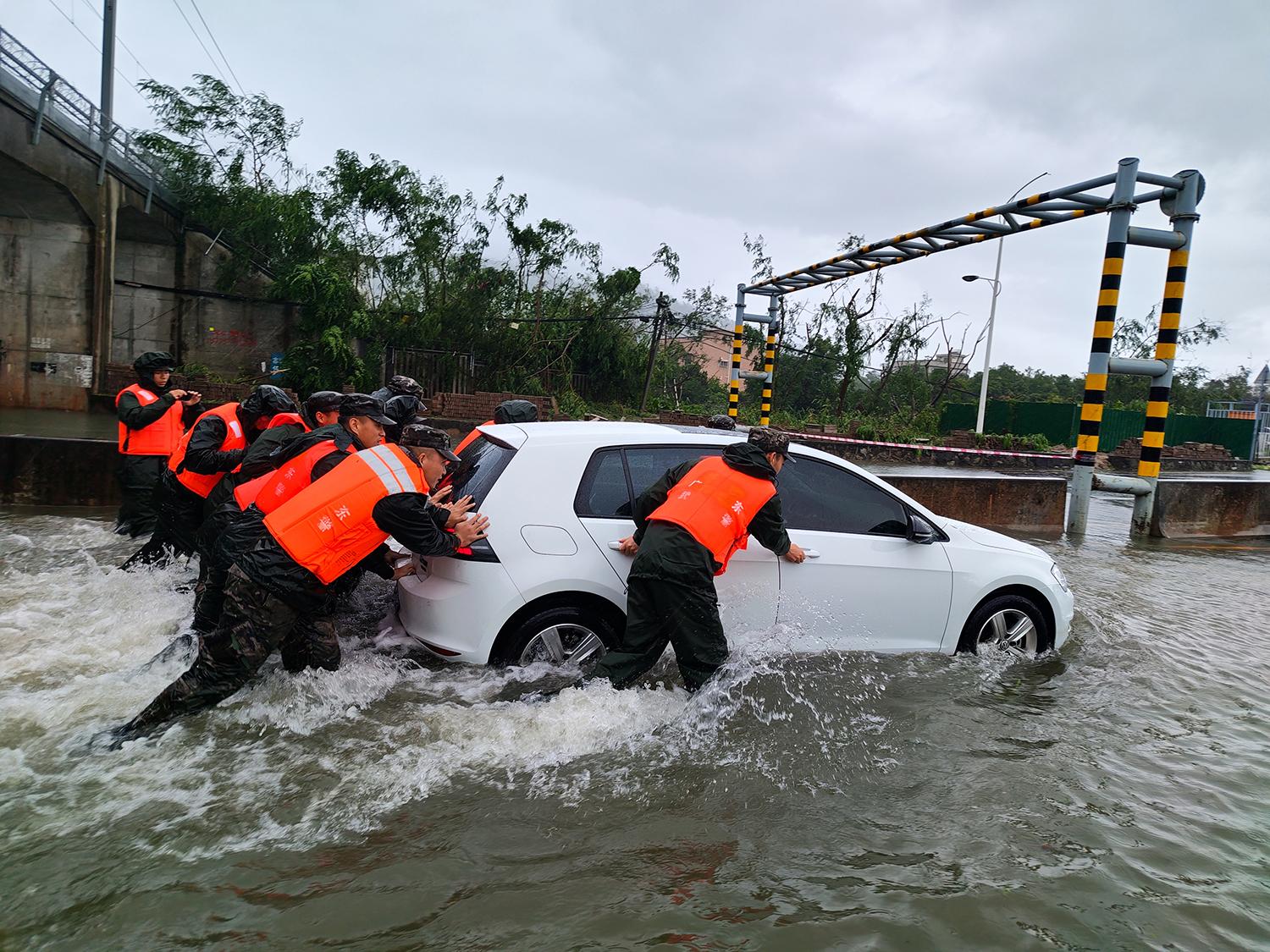 风雨中的橄榄绿：武警广东总队深圳第一支队驰援深汕合作区抢险救灾纪实