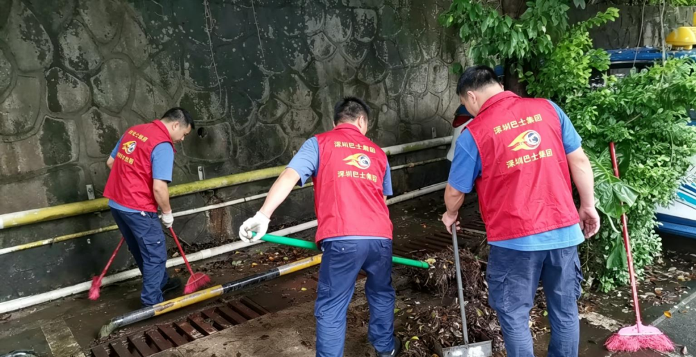 台风“红霞”过后 深圳巴士集团基层党组织全力投入场站清障恢复工作
