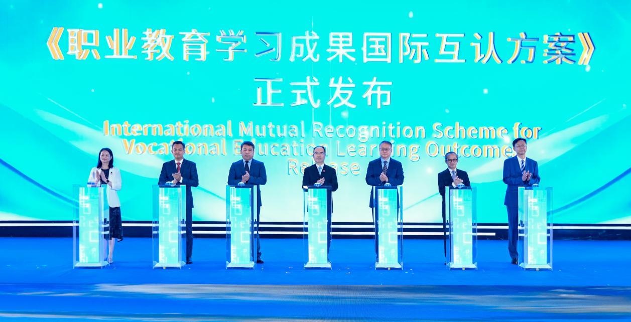 携手东盟、面向全球！深职大两项重磅成果亮相中国—东盟教育交流周
