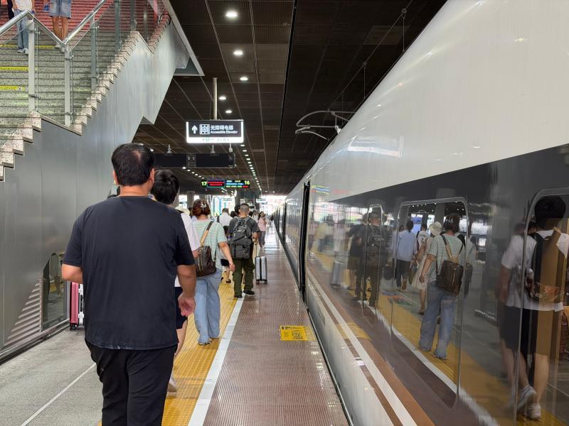2026年暑运过半，深圳铁路累计到发旅客1718.3万人次
