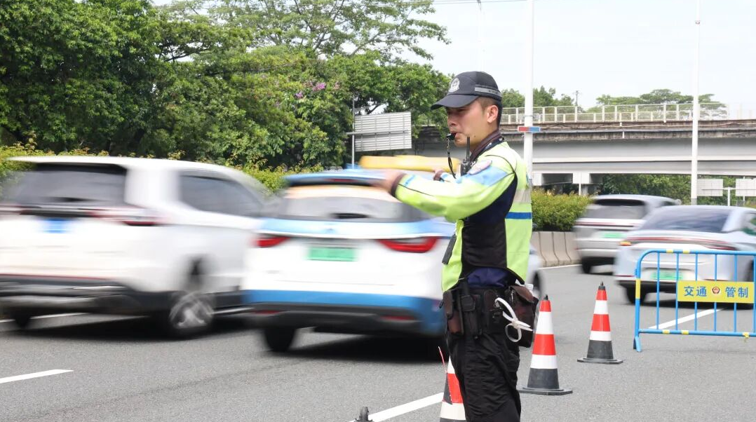 深圳交警：滨海大道西行主道左侧2条车道恢复通行